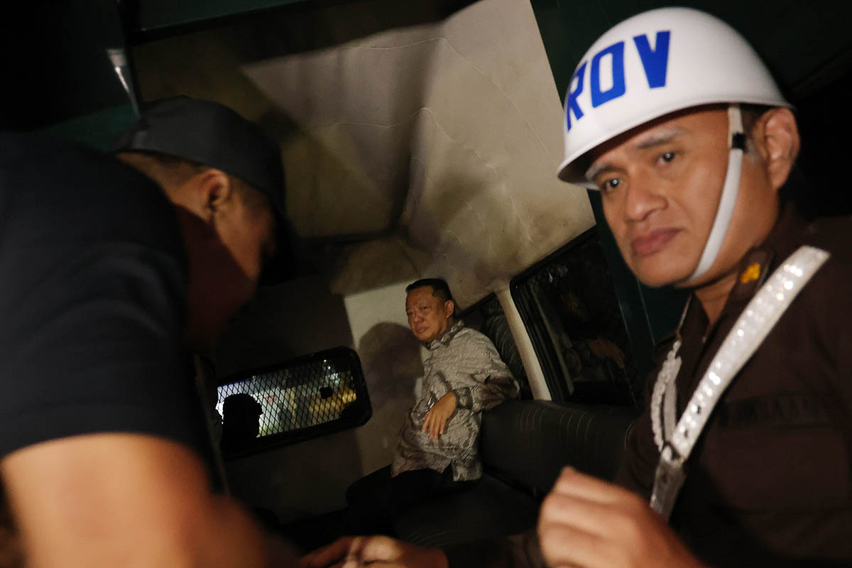 Tanpa Rompi Tahanan, Eks Jampidsus Febrie Adriansyah Resmi Ditahan