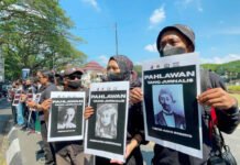 Pernyataan ‘Londo Ireng’ Picu Protes, Insan Pers Malang Tuntut Permintaan Maaf Presiden Pernyataan 'Londo Ireng' Picu Protes, Insan Pers Malang Tuntut Permintaan Maaf Presiden