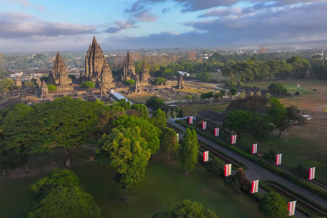 Momen Prabowo Dampingi PM Modi Menikmati Kemegahan Candi Prambanan