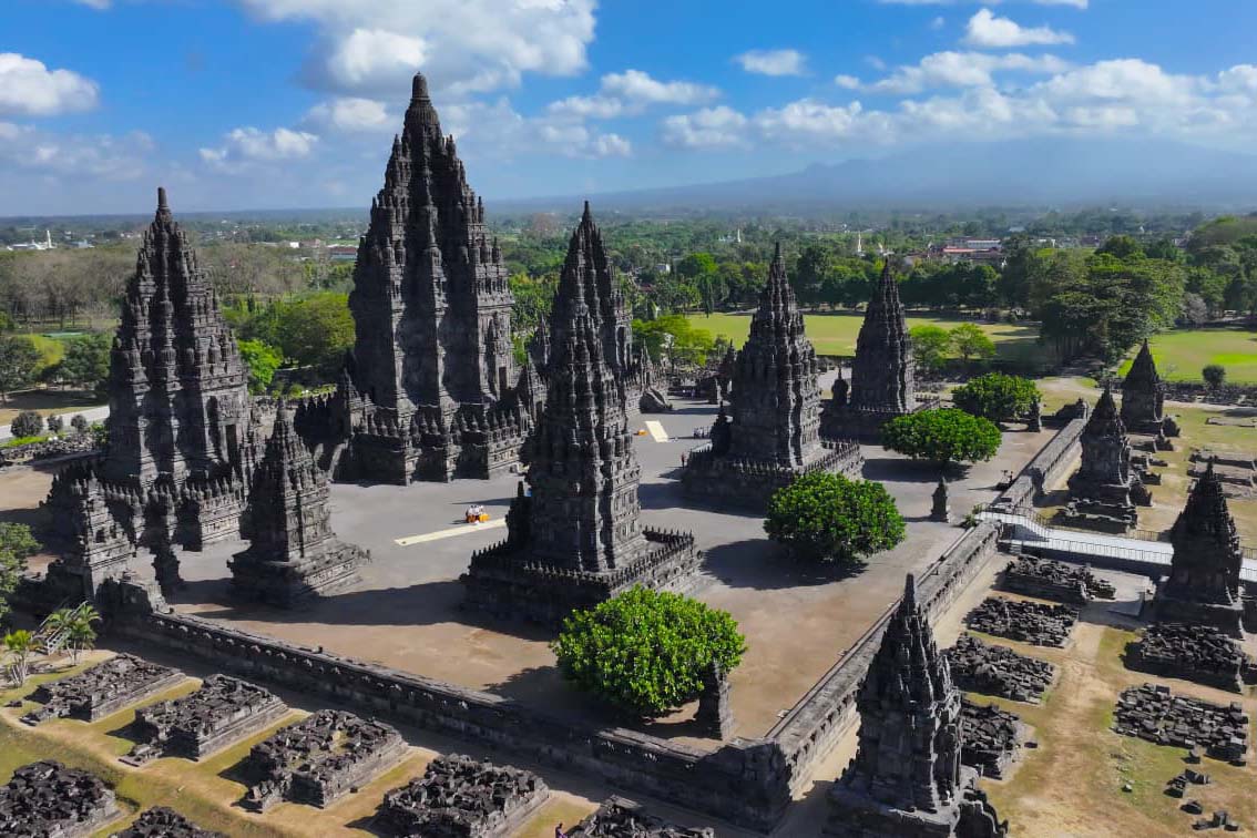 Momen Prabowo Dampingi PM Modi Menikmati Kemegahan Candi Prambanan