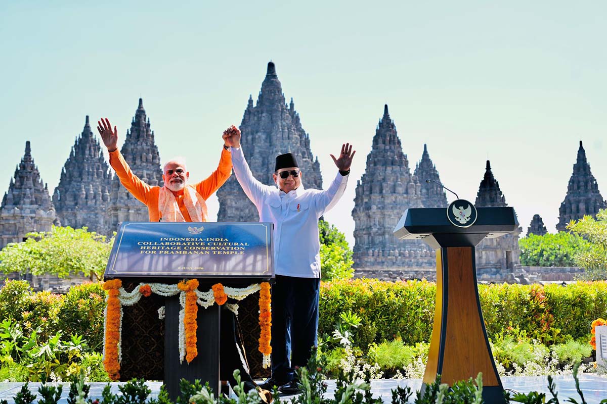 Momen Prabowo Dampingi PM Modi Menikmati Kemegahan Candi Prambanan