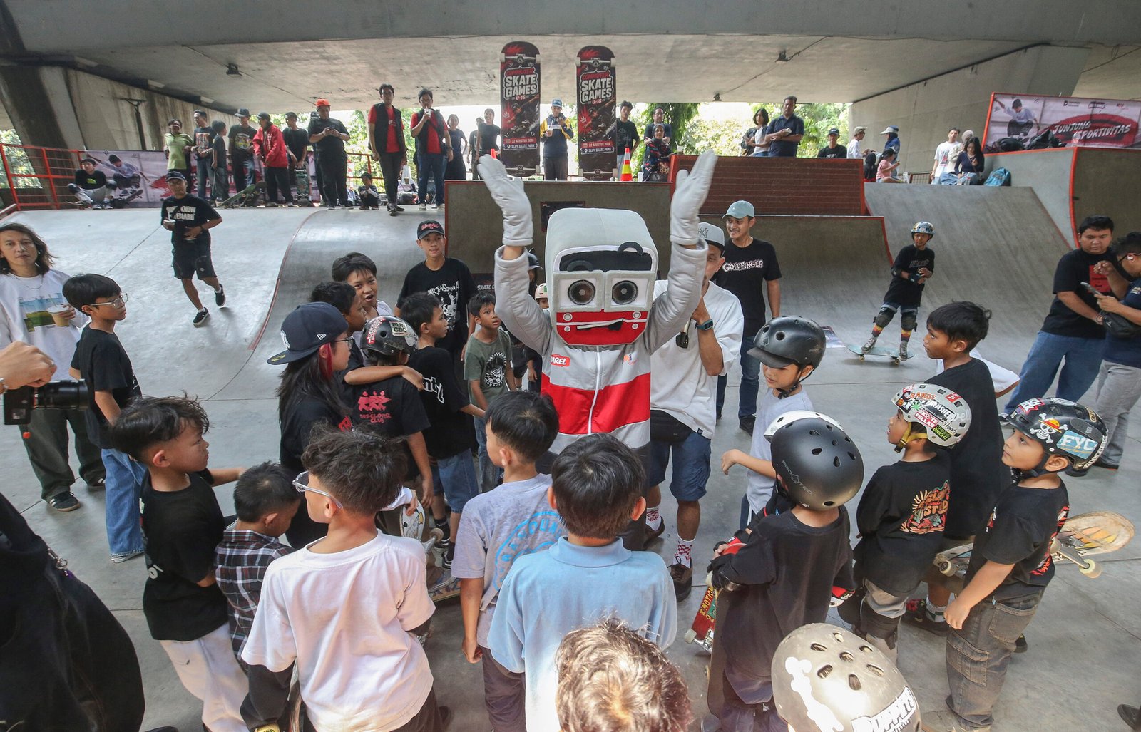 Skateboarder Muda Beraksi di Slipi, 85 Atlet Ramaikan Commuter Skate Games