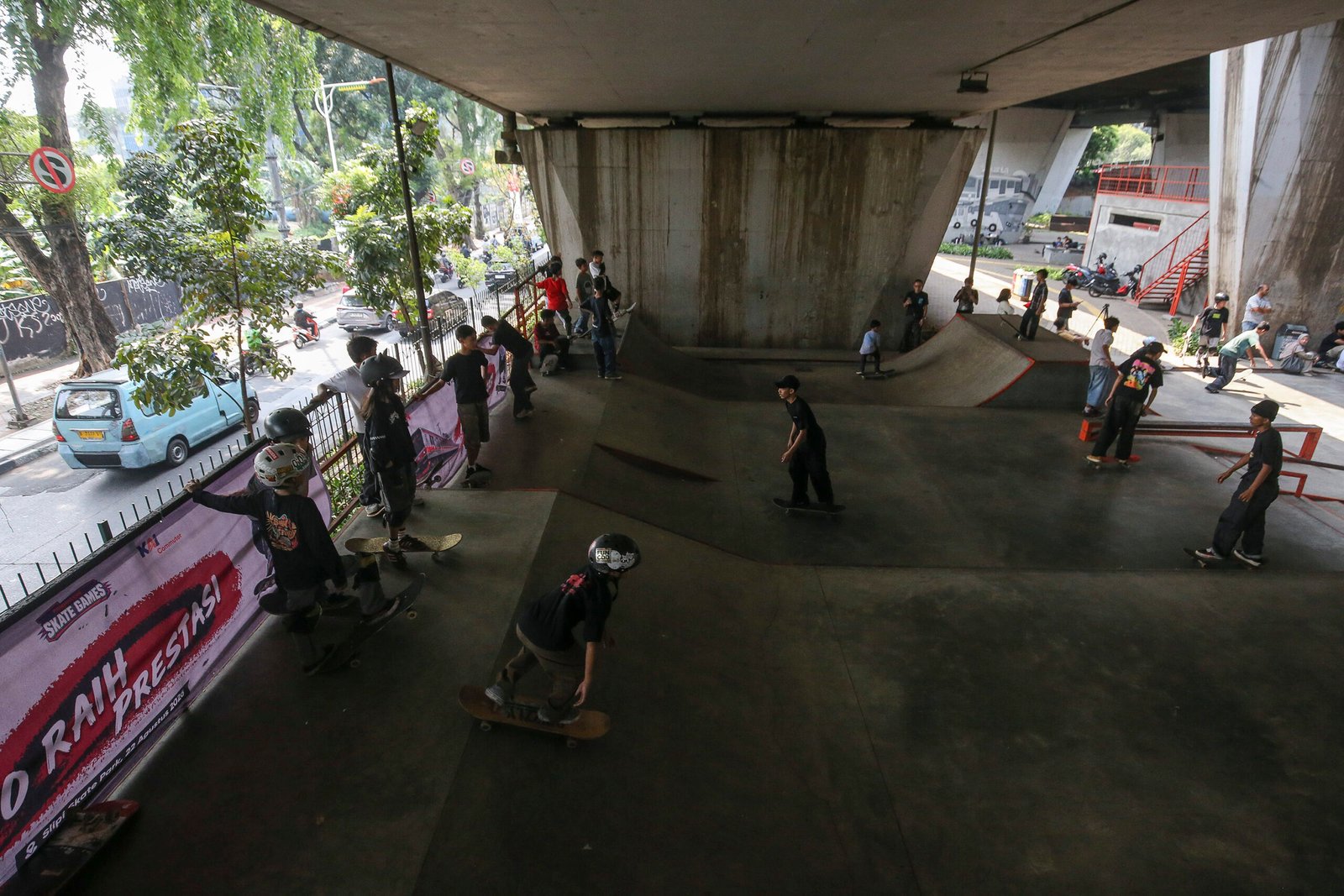 Skateboarder Muda Beraksi di Slipi, 85 Atlet Ramaikan Commuter Skate Games
