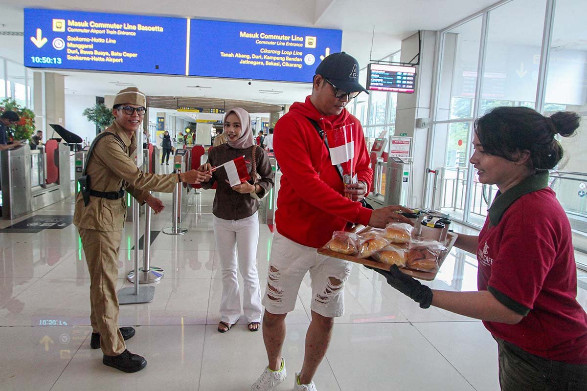 KAI Commuter Bikin Tarif Spesial HUT RI, Naik Kereta Cuma Rp8