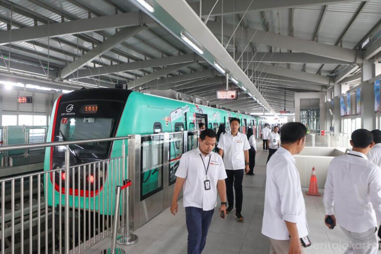 Warga Jakarta Bisa Coba LRT Kelapa Gading-Manggarai, Tarifnya Hanya Rp8