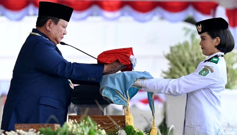 Presiden Prabowo Pimpin Upacara Kemerdekaan, 17 Dentuman Meriam Menggema di Istana Merdeka