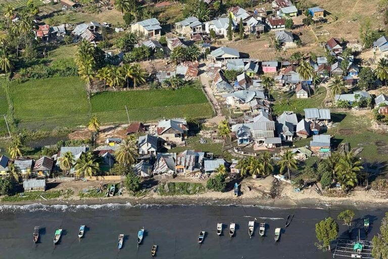 Bukan Cuma Gempa, Ini yang Bikin 179 Ribu Warga NTT Memilih Mengungsi