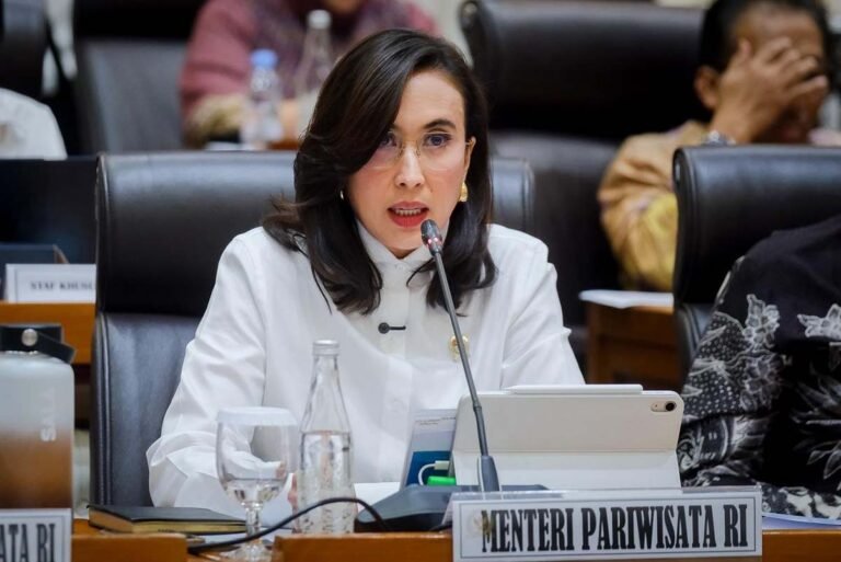Kebakaran Sade Tak Hanya Rusak Rumah, 320 Pelaku Pariwisata Kehilangan Penghasilan