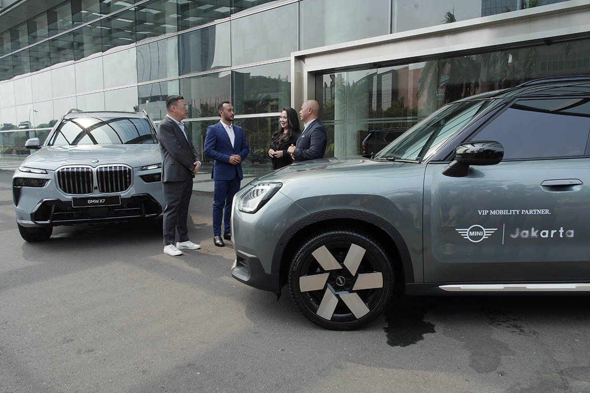 BMW Group Indonesia Bawa BMW X7 dan MINI Countryman ke Art Jakarta 2026