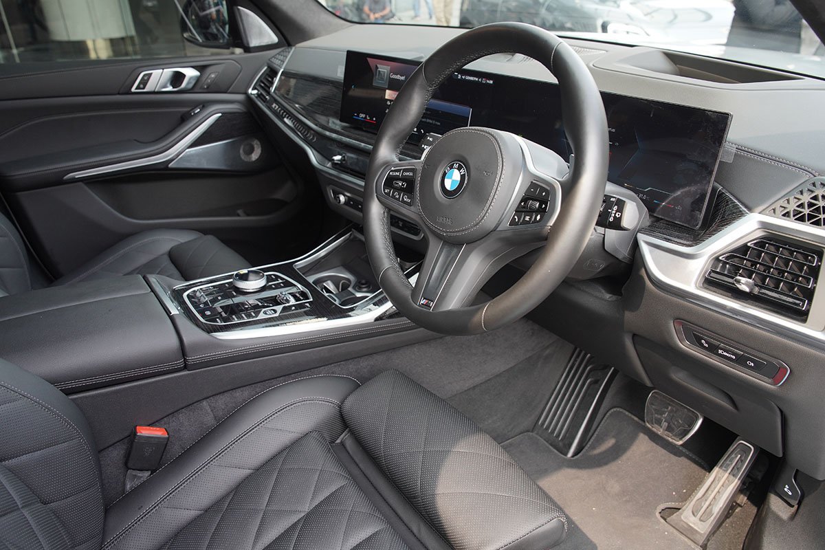 BMW Group Indonesia Bawa BMW X7 dan MINI Countryman ke Art Jakarta 2026