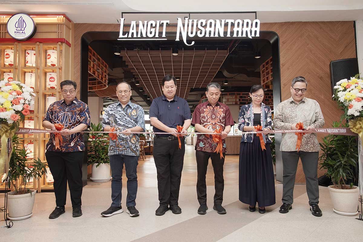 Bukan Sekadar Tempat Makan, Langit Nusantara Tawarkan Sensasi Kuliner di Tepi Danau