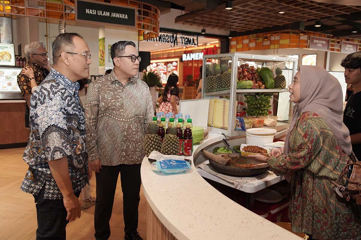 Bukan Sekadar Tempat Makan, Langit Nusantara Tawarkan Sensasi Kuliner di Tepi Danau