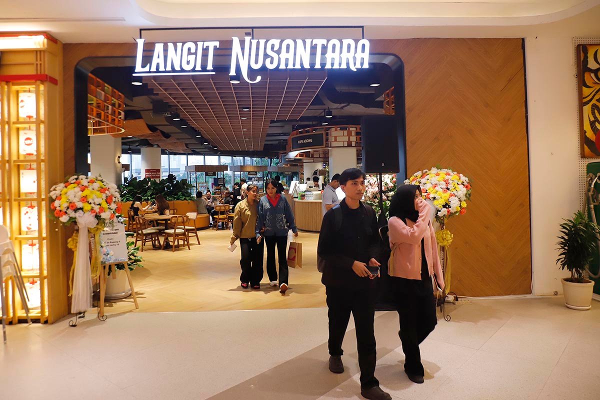 Bukan Sekadar Tempat Makan, Langit Nusantara Tawarkan Sensasi Kuliner di Tepi Danau